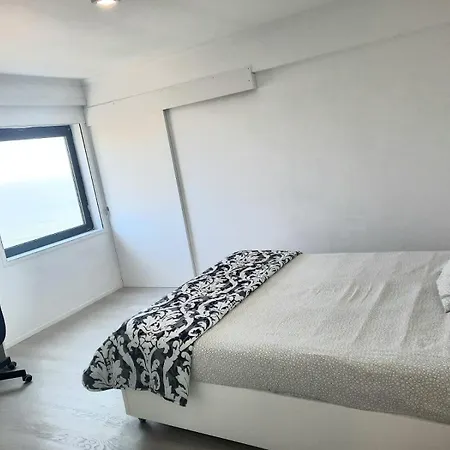 波尔图赛公寓 *