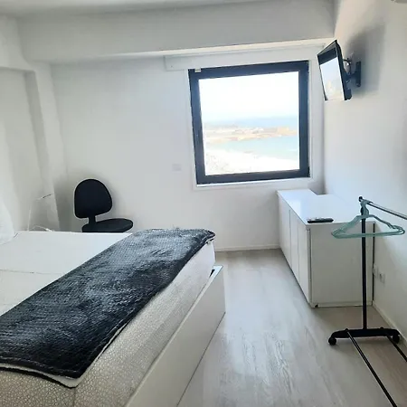 波尔图赛公寓 *